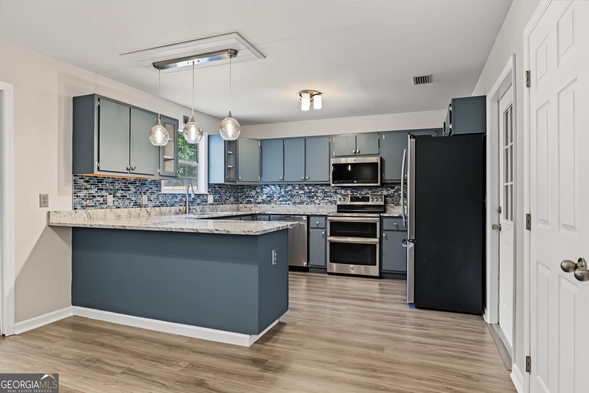 3 bedroom, 2 bathroom, 1,827 sq ft single family residence for sale at 303 Ethridge Drive, Brunswick, GA 31525 — photo 8