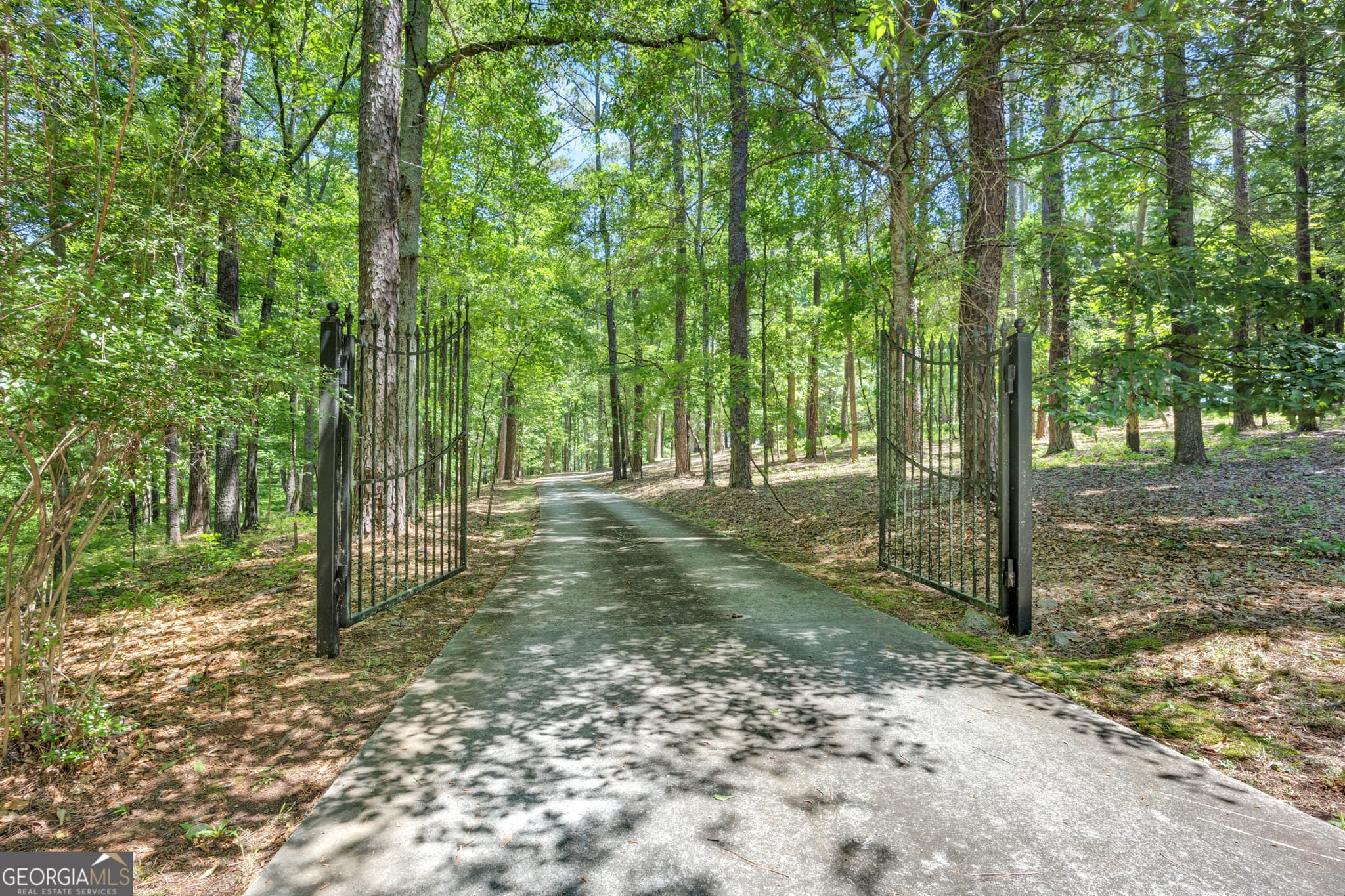 4 bedroom, 3.5 bathroom, 4,322 sq ft single family residence for sale at 400 River Cove Road, Social Circle, GA 30025 — photo 6
