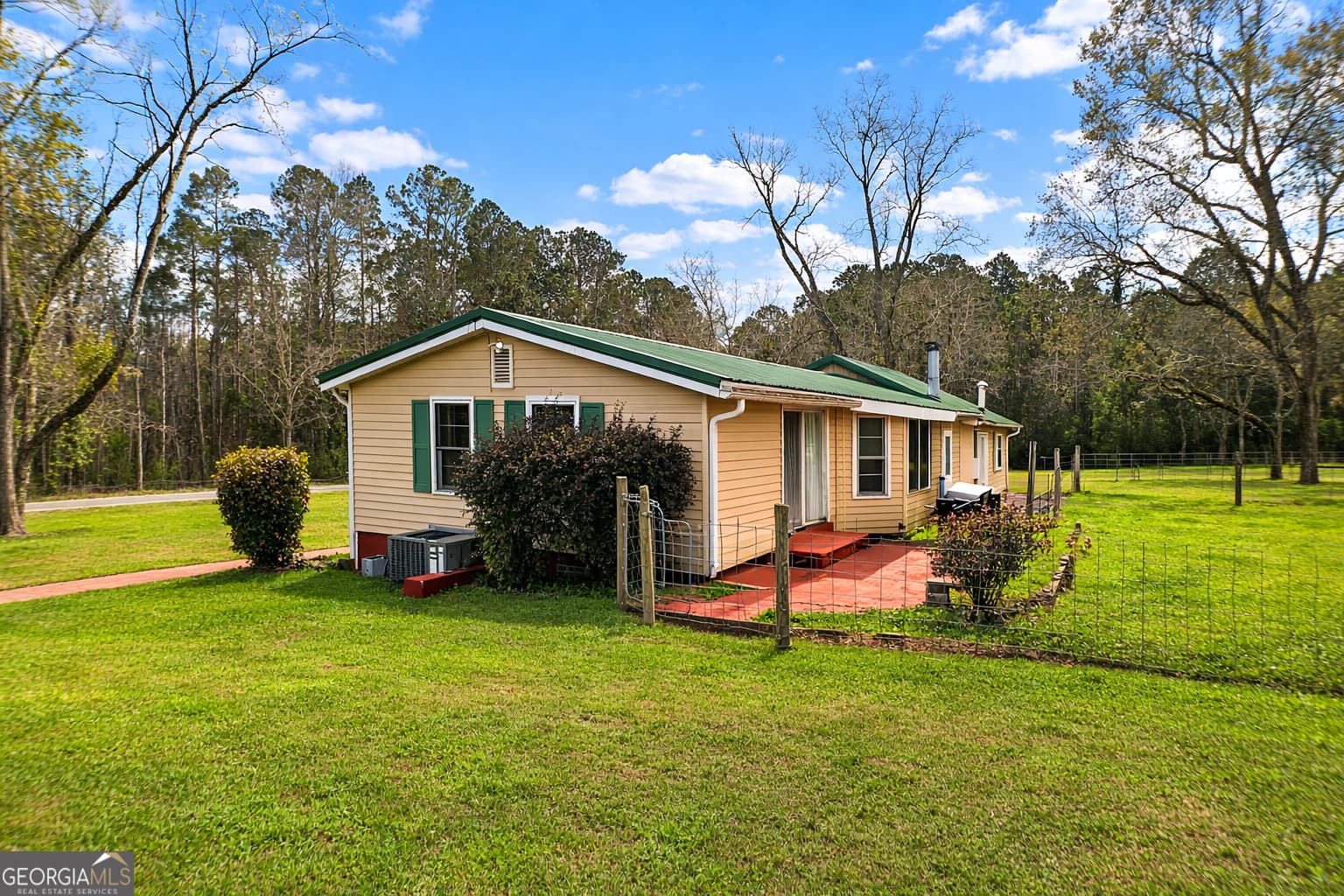2 bedroom, 1 bathroom, 1,724 sq ft single family residence for sale at 807 Triune Mill Road, Thomaston, GA 30286 — photo 5