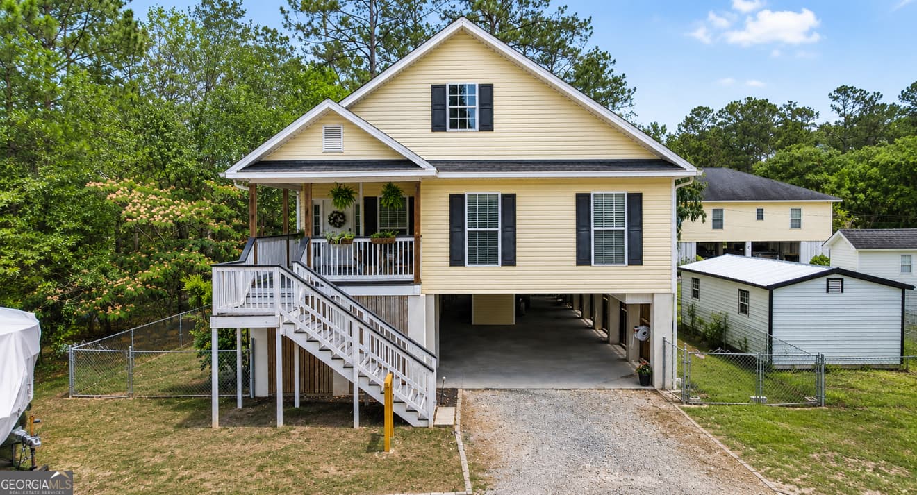 3 bedroom, 2 bathroom, 1,901 sq ft single family residence for sale at 2 Brewster Street, Savannah, GA 31419 — photo 2