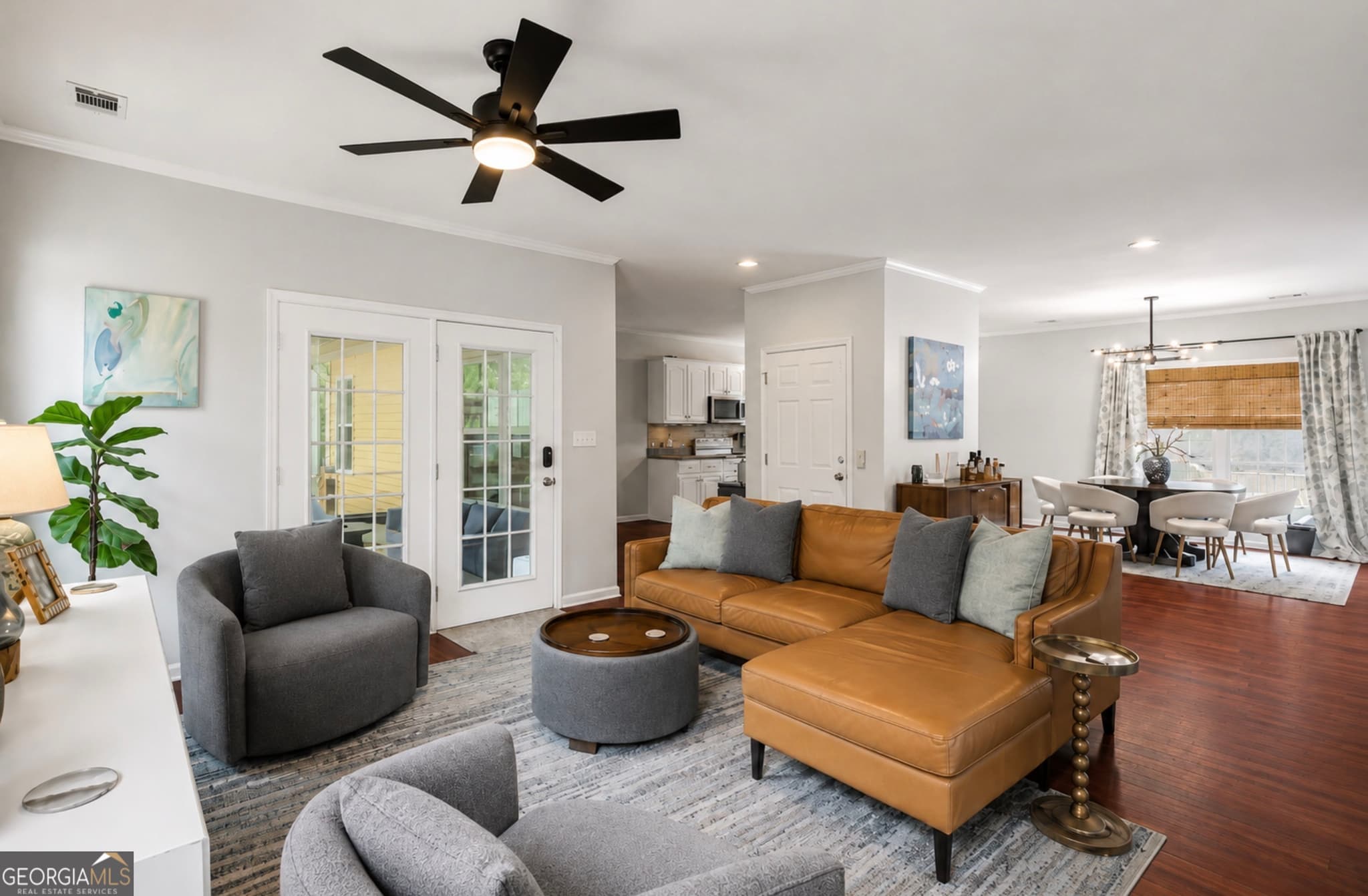 3 bedroom, 2 bathroom, 1,901 sq ft single family residence for sale at 2 Brewster Street, Savannah, GA 31419 — photo 7