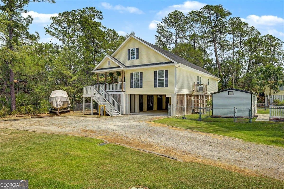 3 bedroom, 2 bathroom, 1,901 sq ft single family residence for sale at 2 Brewster Street, Savannah, GA 31419 — photo 3