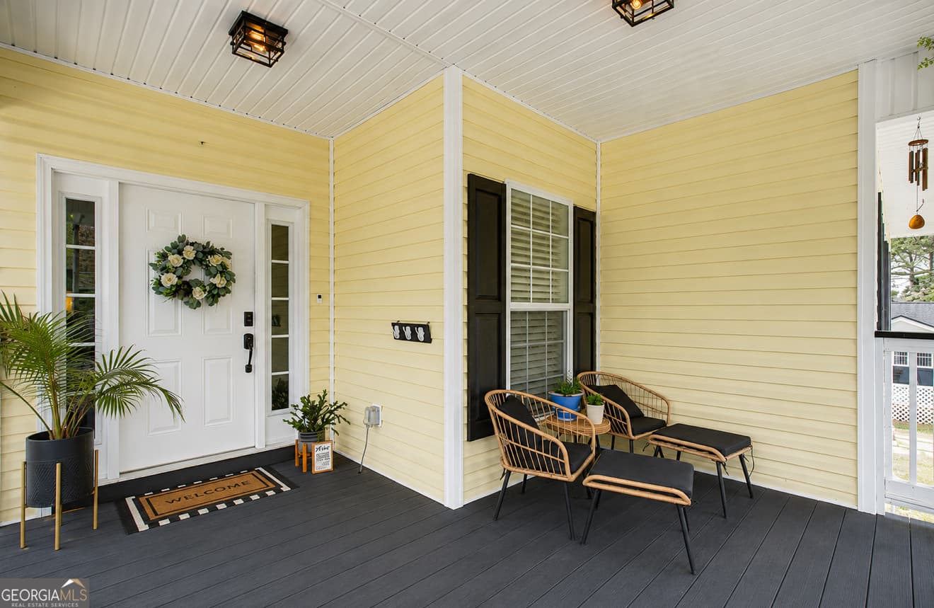 3 bedroom, 2 bathroom, 1,901 sq ft single family residence for sale at 2 Brewster Street, Savannah, GA 31419 — photo 4