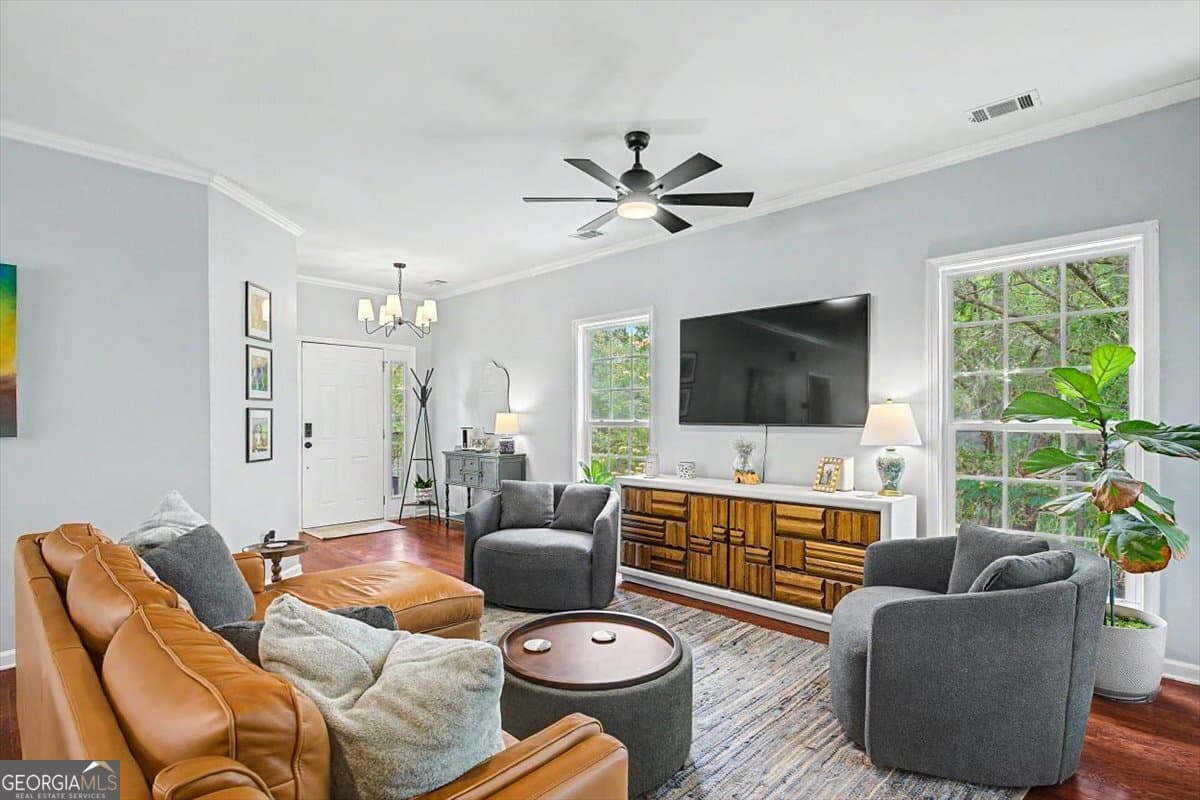 3 bedroom, 2 bathroom, 1,901 sq ft single family residence for sale at 2 Brewster Street, Savannah, GA 31419 — photo 8