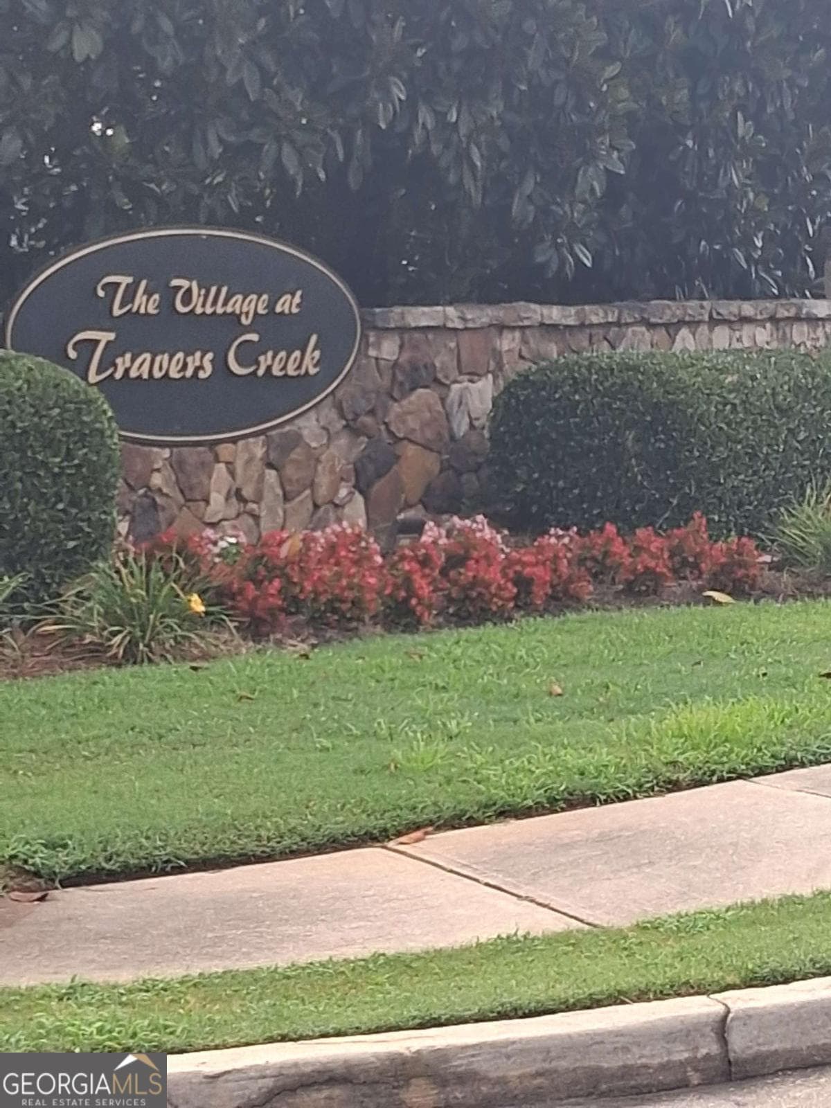 3 bedroom, 2.5 bathroom, 1,589 sq ft townhouse for sale at 1990 E Millstream Hollow, Conyers, GA 30012 — photo 2