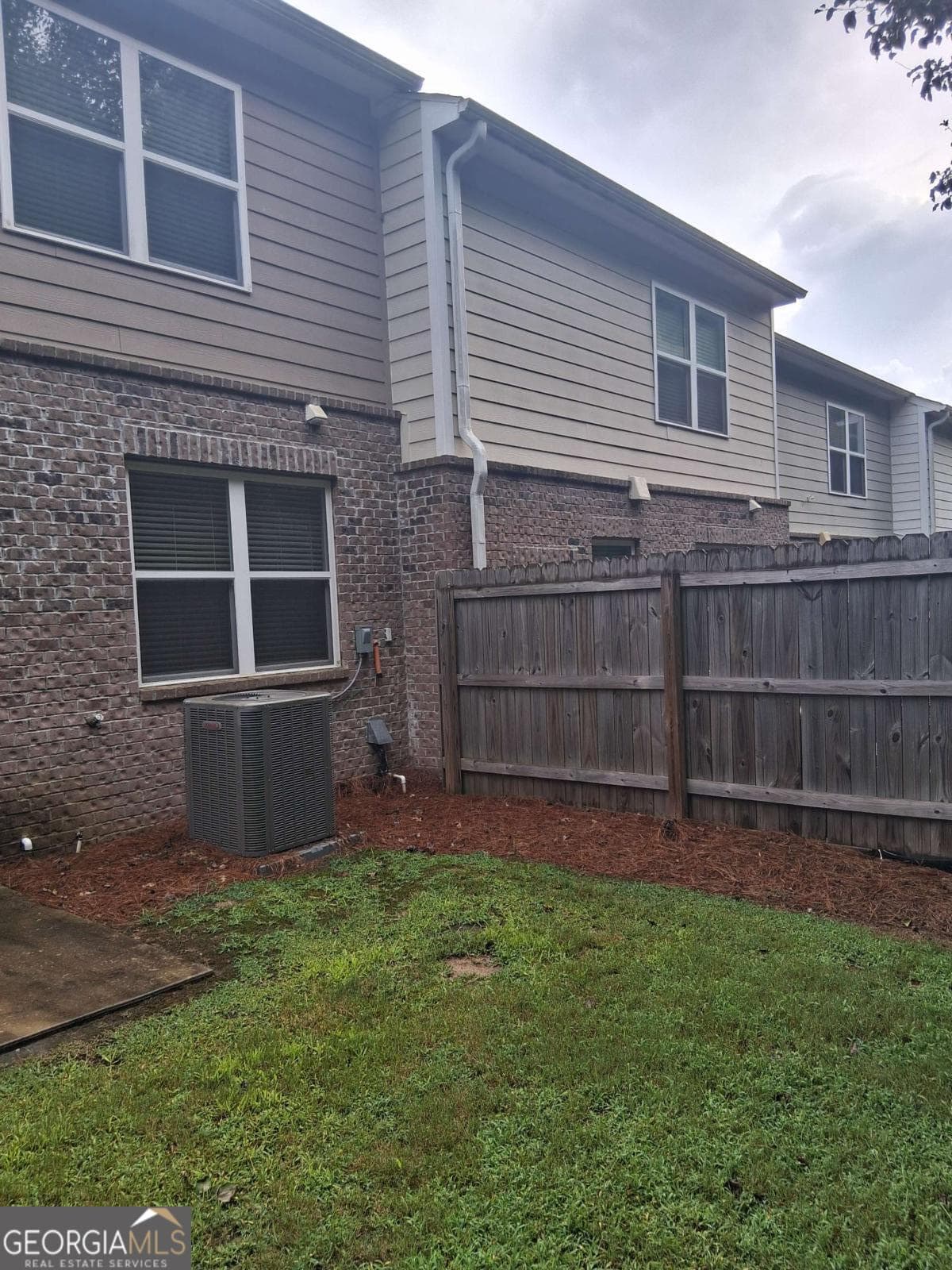3 bedroom, 2.5 bathroom, 1,589 sq ft townhouse for sale at 1990 E Millstream Hollow, Conyers, GA 30012 — photo 7