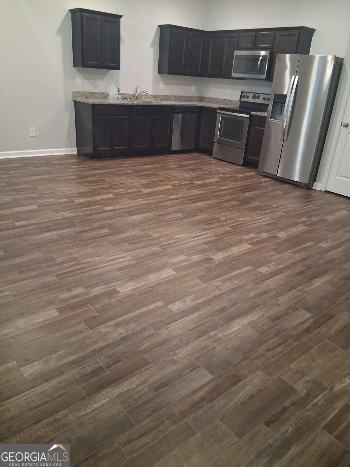 3 bedroom, 2.5 bathroom, 1,589 sq ft townhouse for sale at 1990 E Millstream Hollow, Conyers, GA 30012 — photo 5