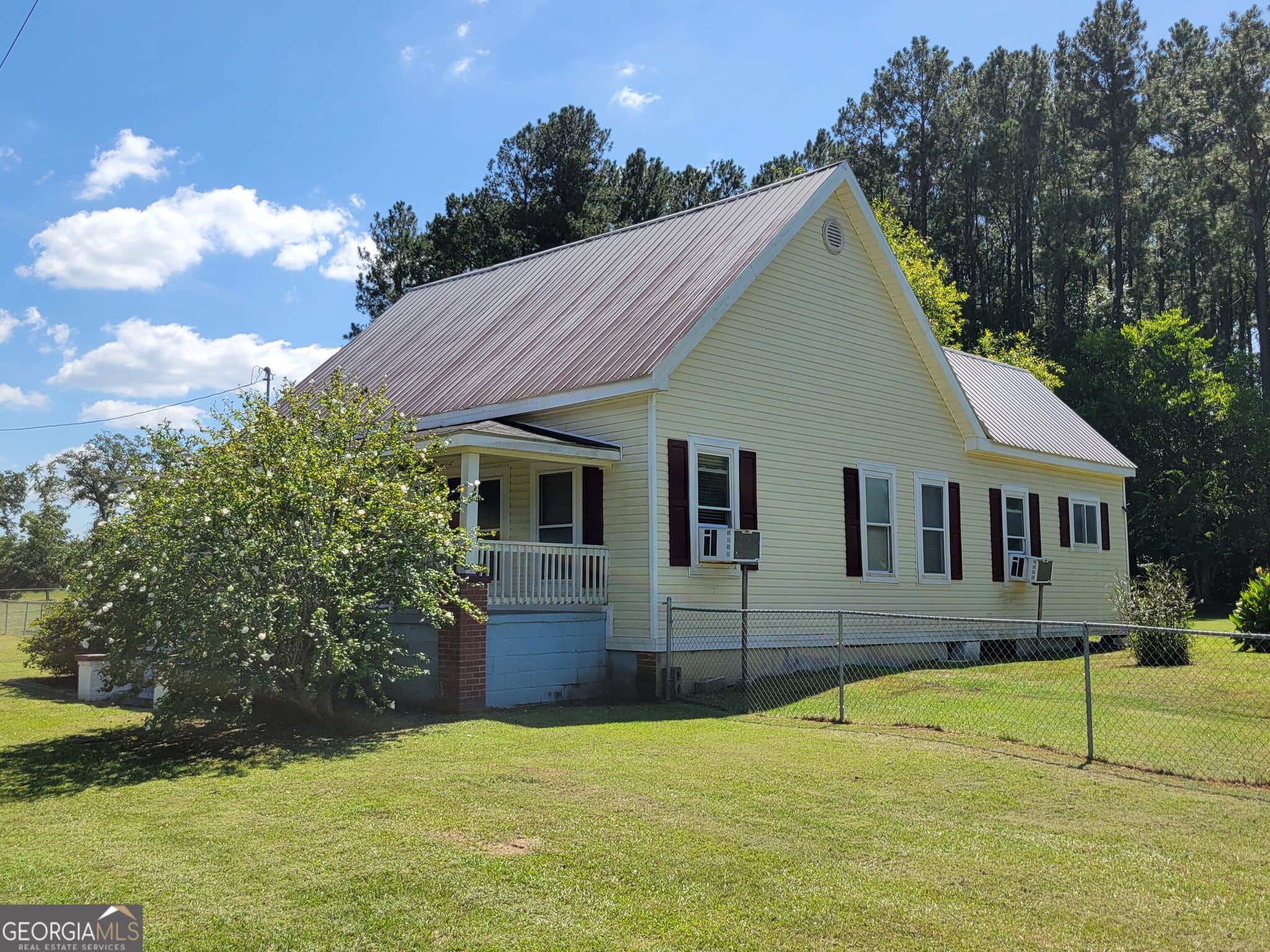 2 bedroom, 2 bathroom, 1,568 sq ft single family residence under contract at 2753 Waynesboro Highway, Sylvania, GA 30467 — photo 2