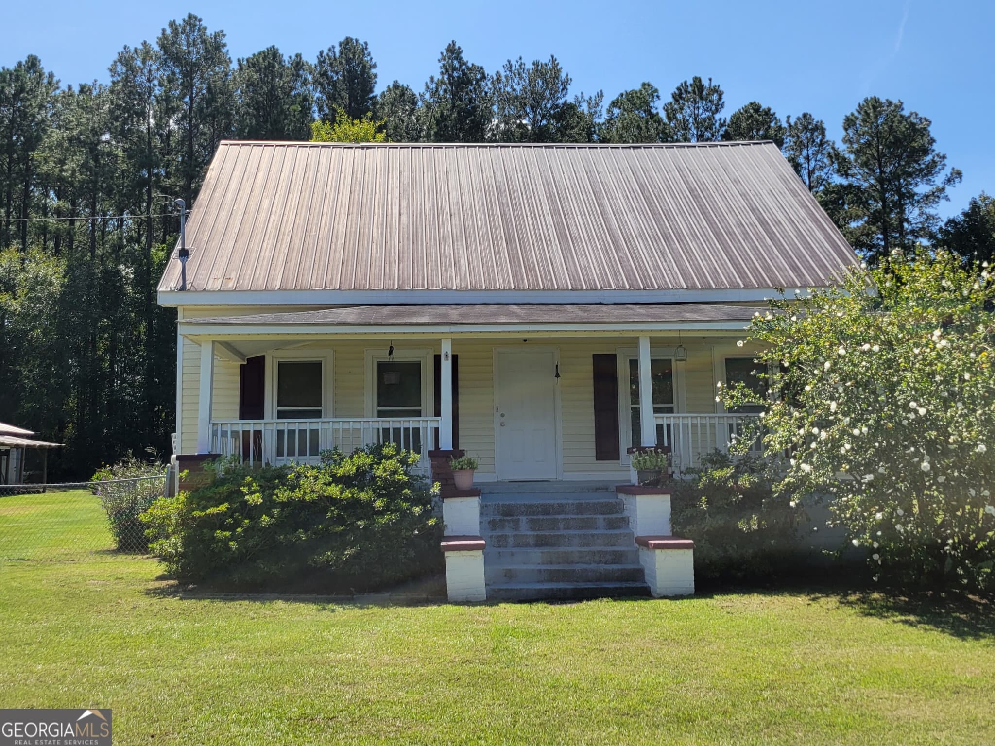 2 bedroom, 2 bathroom, 1,568 sq ft single family residence under contract at 2753 Waynesboro Highway, Sylvania, GA 30467 — photo 3