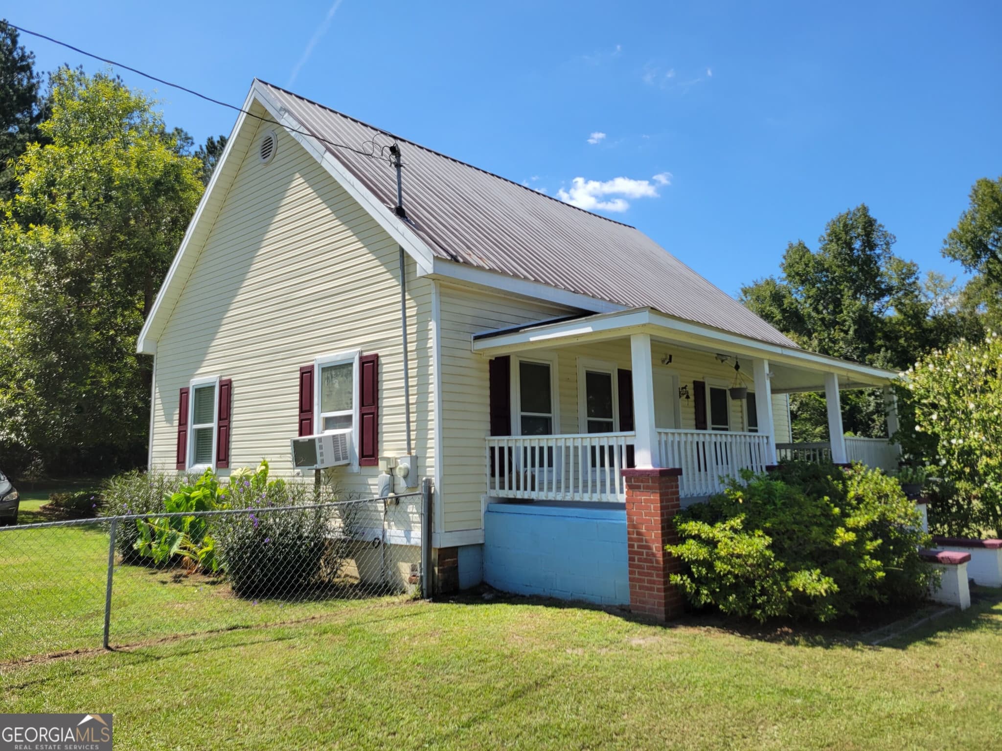 2 bedroom, 2 bathroom, 1,568 sq ft single family residence under contract at 2753 Waynesboro Highway, Sylvania, GA 30467