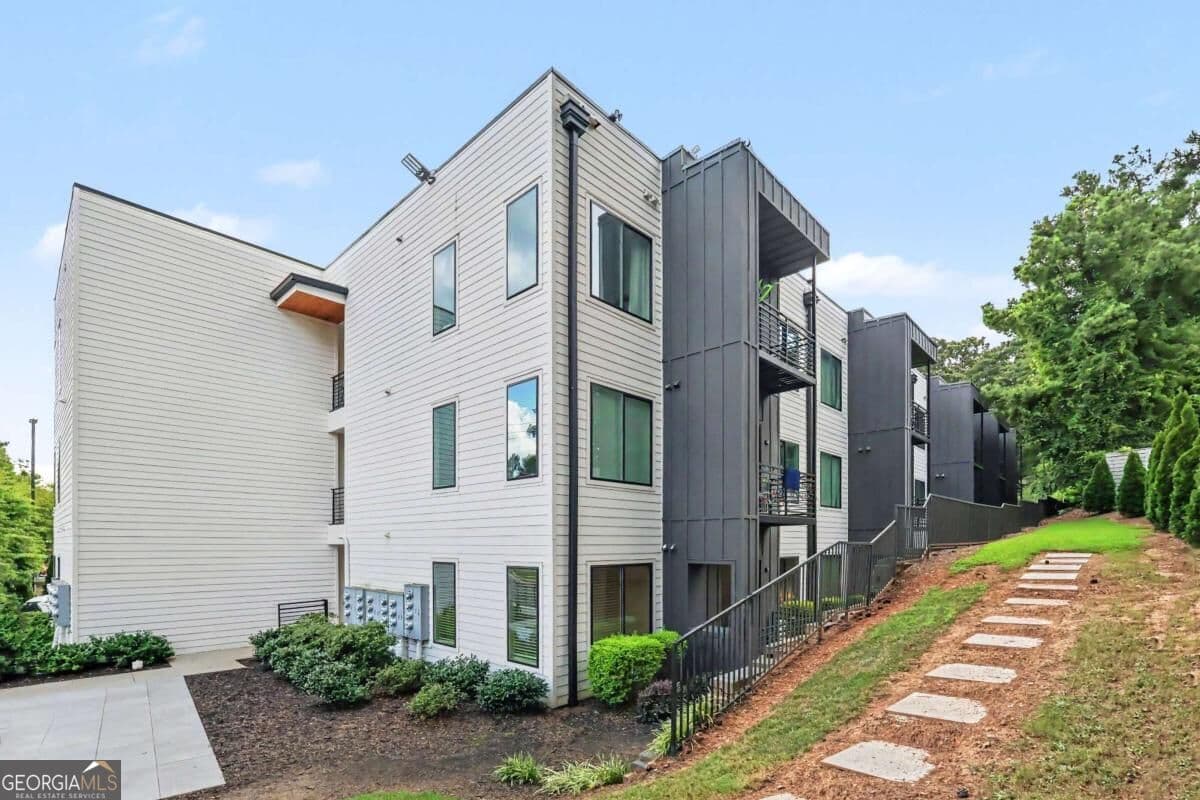2 bedroom, 2 bathroom, 1,150 sq ft condominium for sale at 1155 Custer Avenue 110, Atlanta, GA 30316 — photo 3