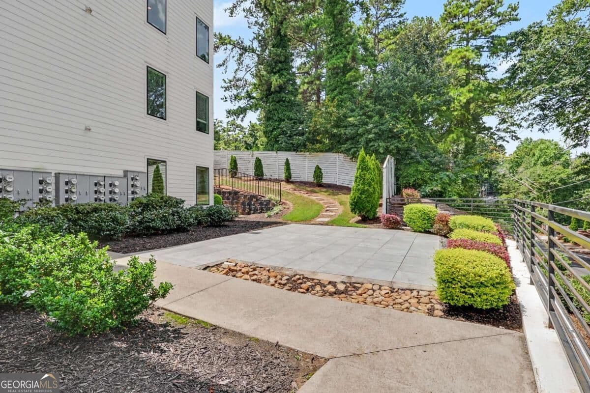 2 bedroom, 2 bathroom, 1,150 sq ft condominium for sale at 1155 Custer Avenue 110, Atlanta, GA 30316 — photo 4
