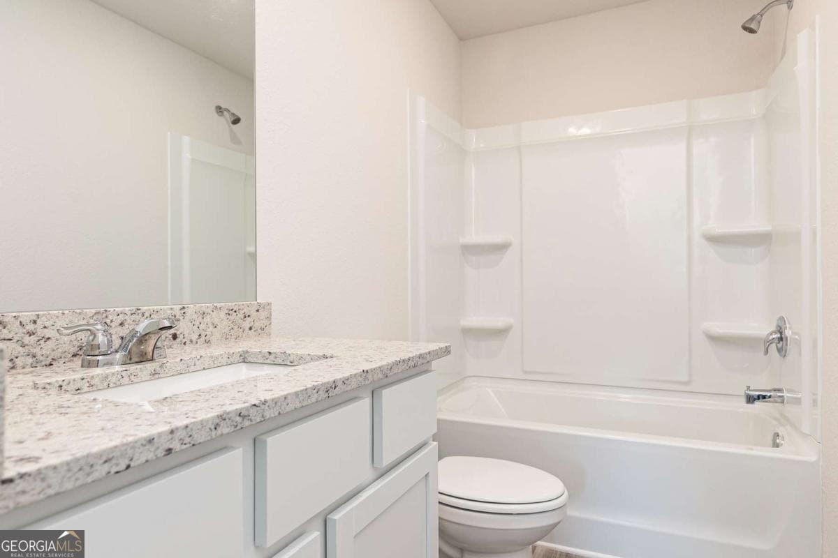 4 bedroom, 2.5 bathroom, 2,384 sq ft single family residence for sale at 393 Sand Dune Way, Conyers, GA 30013 — photo 5