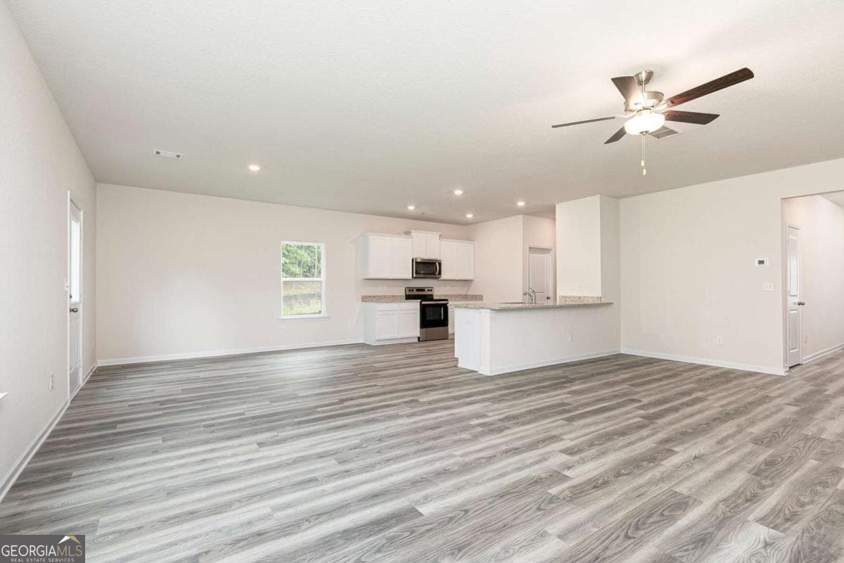 4 bedroom, 2.5 bathroom, 2,384 sq ft single family residence for sale at 393 Sand Dune Way, Conyers, GA 30013 — photo 9