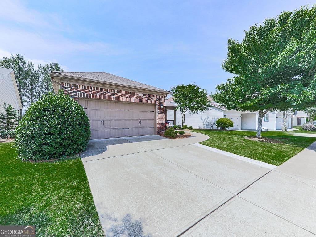 4 bedroom, 3 bathroom, 5,247 sq ft single family residence for sale at 210 Aster Court, Canton, GA 30114 — photo 4