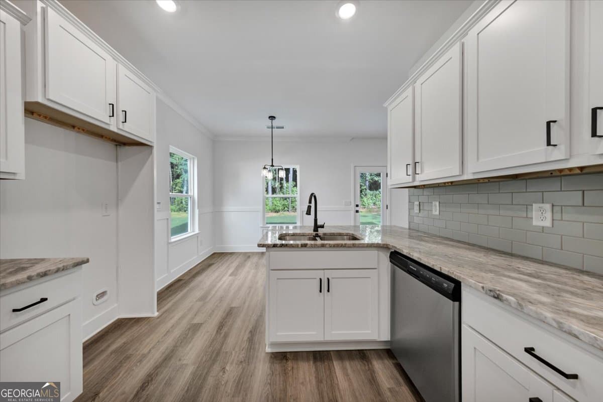 3 bedroom, 2.5 bathroom, 1,643 sq ft single family residence for sale at 146 Chaucer Lane LOT 74, Carrollton, GA 30117 — photo 3