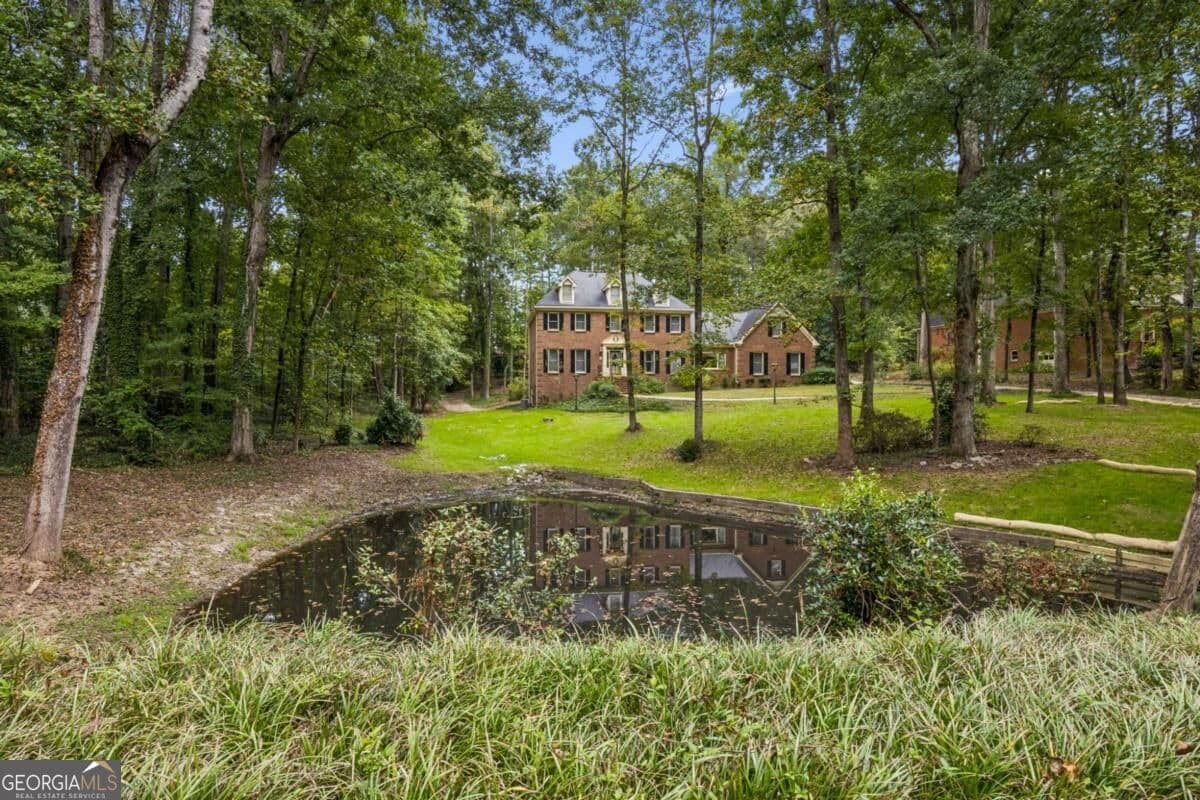 4 bedroom, 5 bathroom, 3,895 sq ft single family residence for sale at 1211 Silverwood Court, Lawrenceville, GA 30043 — photo 6