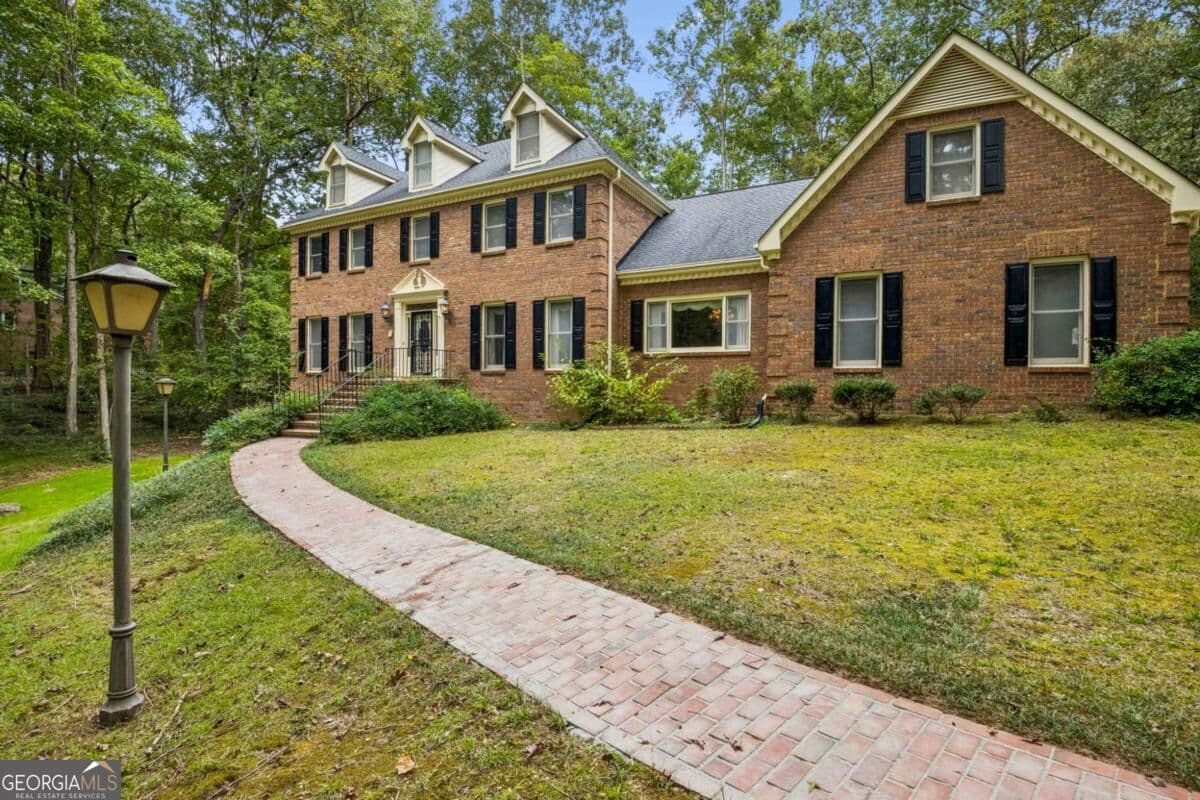 4 bedroom, 5 bathroom, 3,895 sq ft single family residence for sale at 1211 Silverwood Court, Lawrenceville, GA 30043 — photo 3
