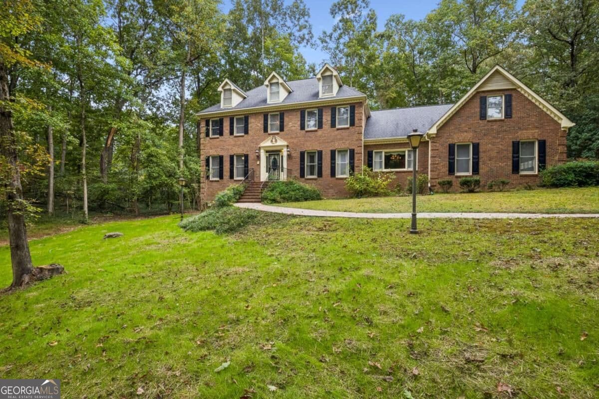 4 bedroom, 5 bathroom, 3,895 sq ft single family residence for sale at 1211 Silverwood Court, Lawrenceville, GA 30043 — photo 4