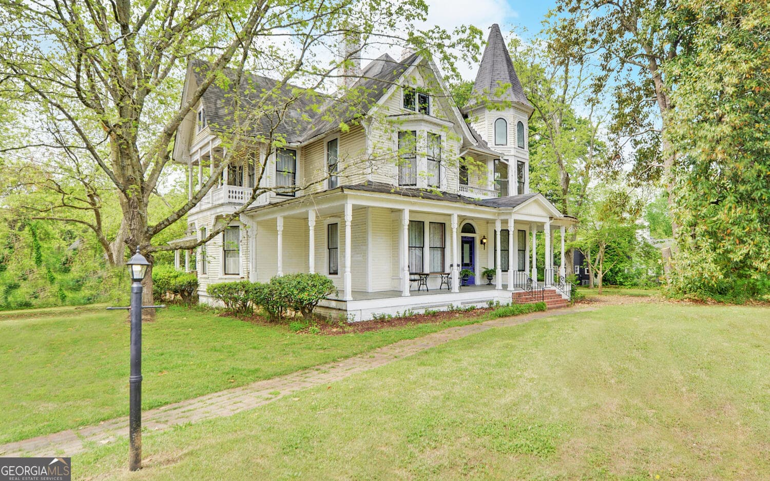 5 bedroom, 3 bathroom, 3,760 sq ft single family residence for sale at 252 Benson Street, Hartwell, GA 30643 — photo 2
