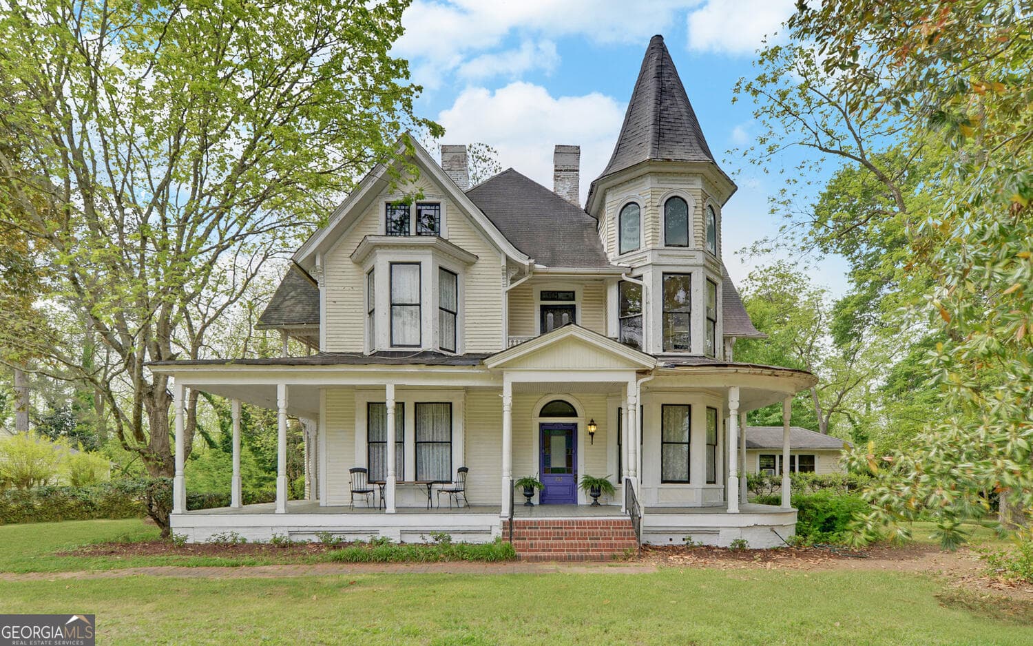 5 bedroom, 3 bathroom, 3,760 sq ft single family residence for sale at 252 Benson Street, Hartwell, GA 30643 — photo 1 of 54