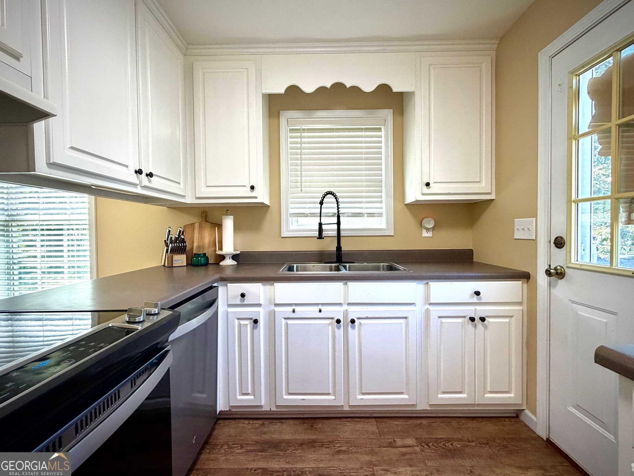 3 bedroom, 2 bathroom, 1,146 sq ft single family residence for sale at 224 North Avenue, Adrian, GA 31002 — photo 3