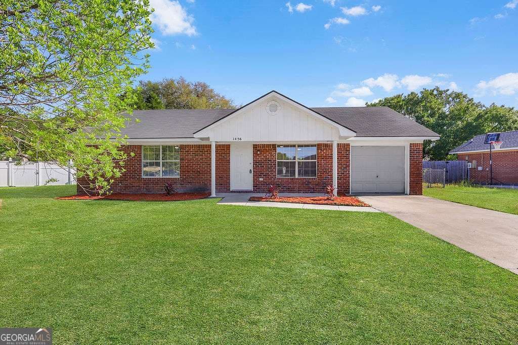 3 bedroom, 2 bathroom, 1,120 sq ft single family residence sold at 1456 Blackhawk Hollow, Hinesville, GA 31313