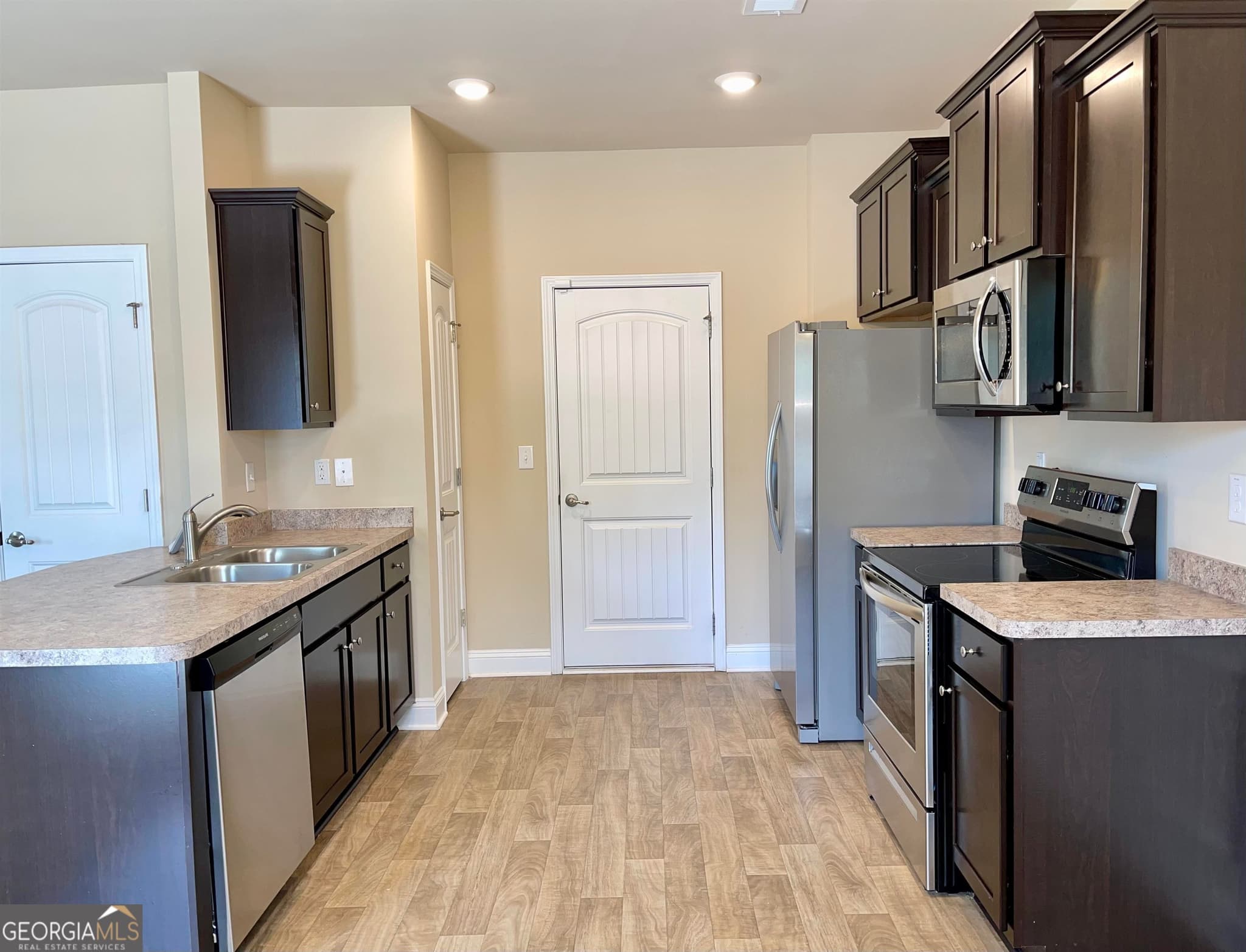 3 bedroom, 2.5 bathroom single family residence for rent at 2651 Lovejoy Crossing Lane, Hampton, GA 30228 for $2,350 a month — photo 7