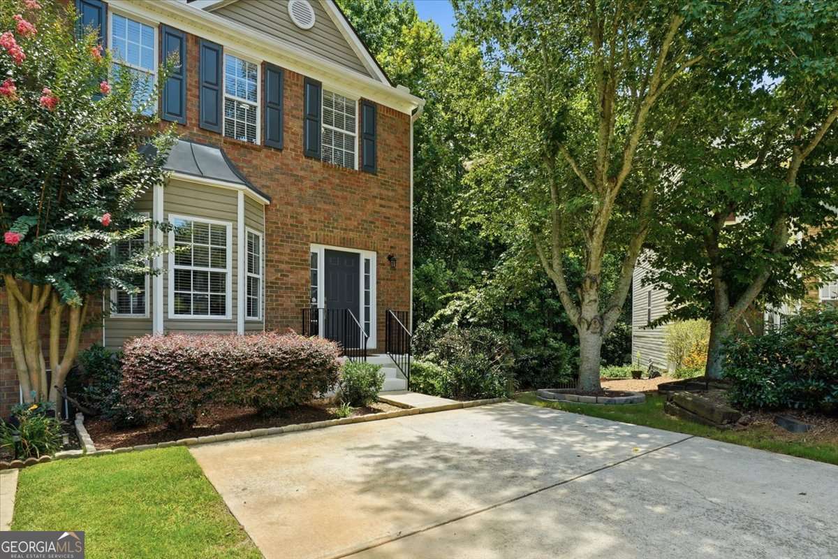 3 bedroom, 3.5 bathroom, 1,740 sq ft townhouse for sale at 4948 Oak Meadow Lane, Oakwood, GA 30566 — photo 2