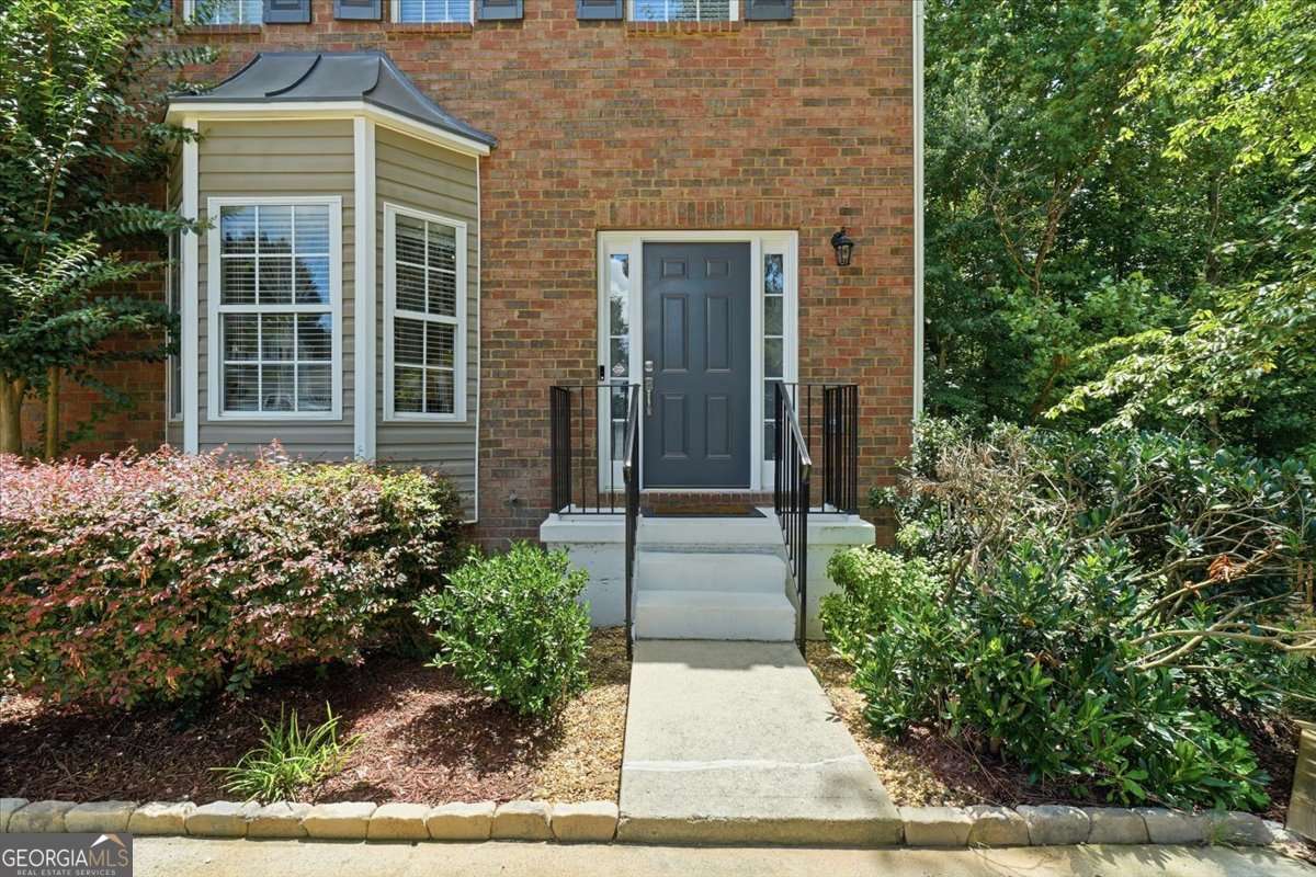3 bedroom, 3.5 bathroom, 1,740 sq ft townhouse for sale at 4948 Oak Meadow Lane, Oakwood, GA 30566 — photo 3