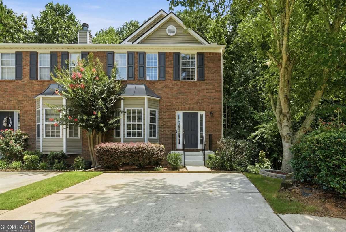 3 bedroom, 3.5 bathroom, 1,740 sq ft townhouse for sale at 4948 Oak Meadow Lane, Oakwood, GA 30566