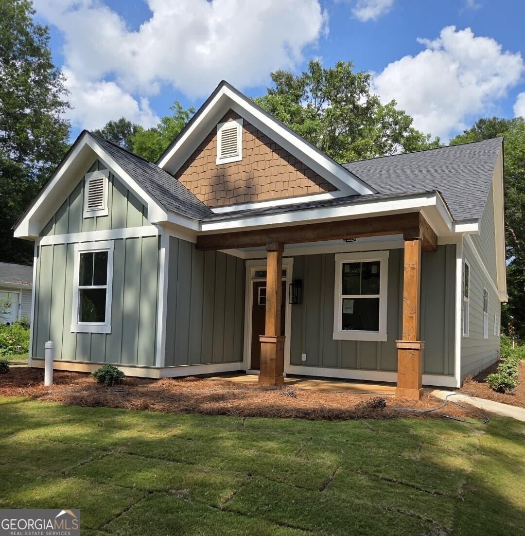 3 bedroom, 2 bathroom, 1,500 sq ft single family residence for sale at 513 Harris Street, Monroe, GA 30655 — photo 2