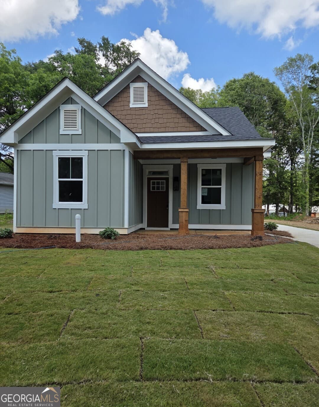 3 bedroom, 2 bathroom, 1,500 sq ft single family residence for sale at 513 Harris Street, Monroe, GA 30655 — photo 3
