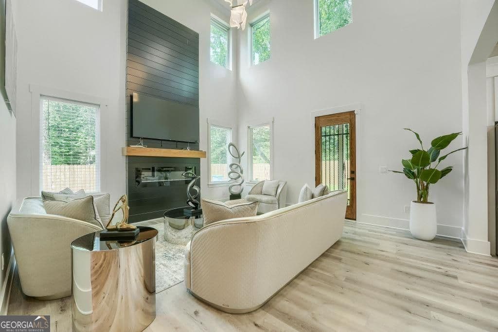 6 bedroom, 5 bathroom, 3,543 sq ft single family residence for sale at 658 Rockbridge Road, Lilburn, GA 30047 — photo 7