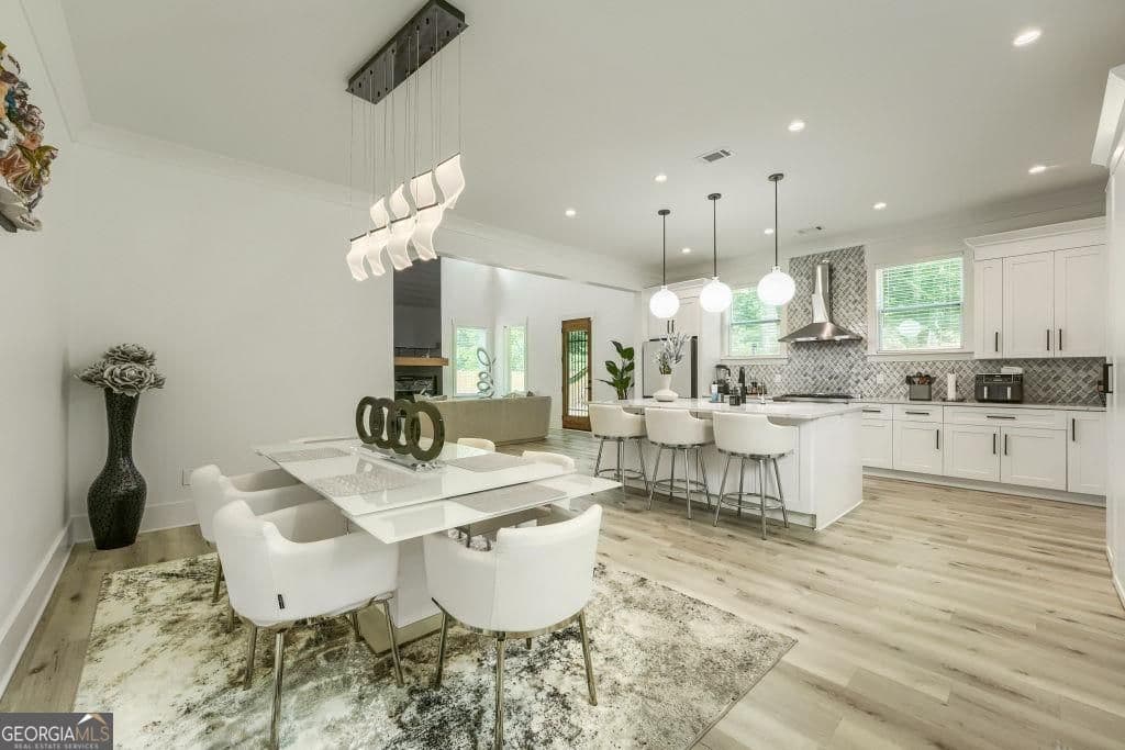 6 bedroom, 5 bathroom, 3,543 sq ft single family residence for sale at 658 Rockbridge Road, Lilburn, GA 30047 — photo 10