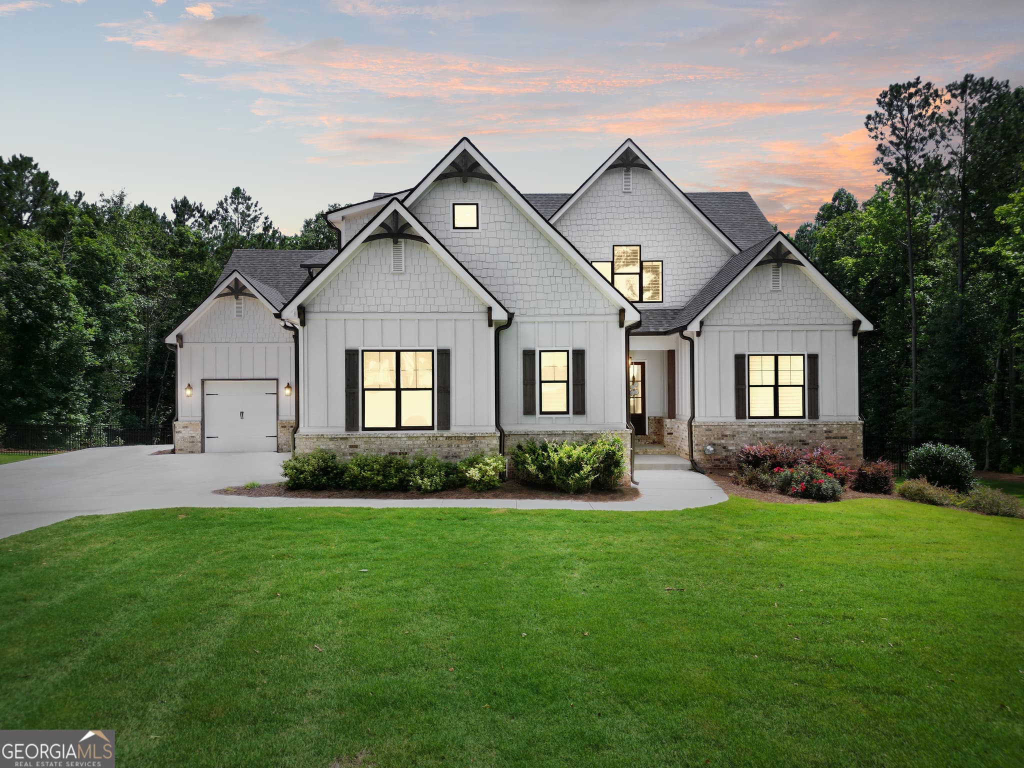 5 bedroom, 4 bathroom, 3,906 sq ft single family residence for sale at 110 Whirlaway Court, Forsyth, GA 31029 — photo 2