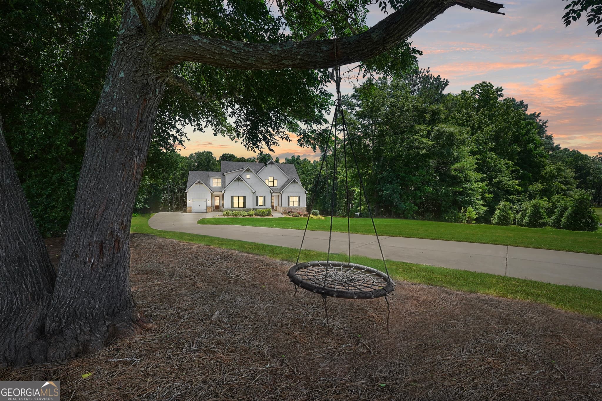 5 bedroom, 4 bathroom, 3,906 sq ft single family residence for sale at 110 Whirlaway Court, Forsyth, GA 31029 — photo 3