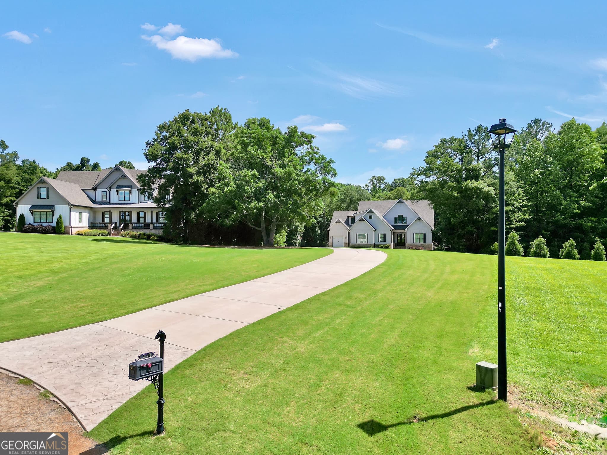 5 bedroom, 4 bathroom, 3,906 sq ft single family residence for sale at 110 Whirlaway Court, Forsyth, GA 31029 — photo 9