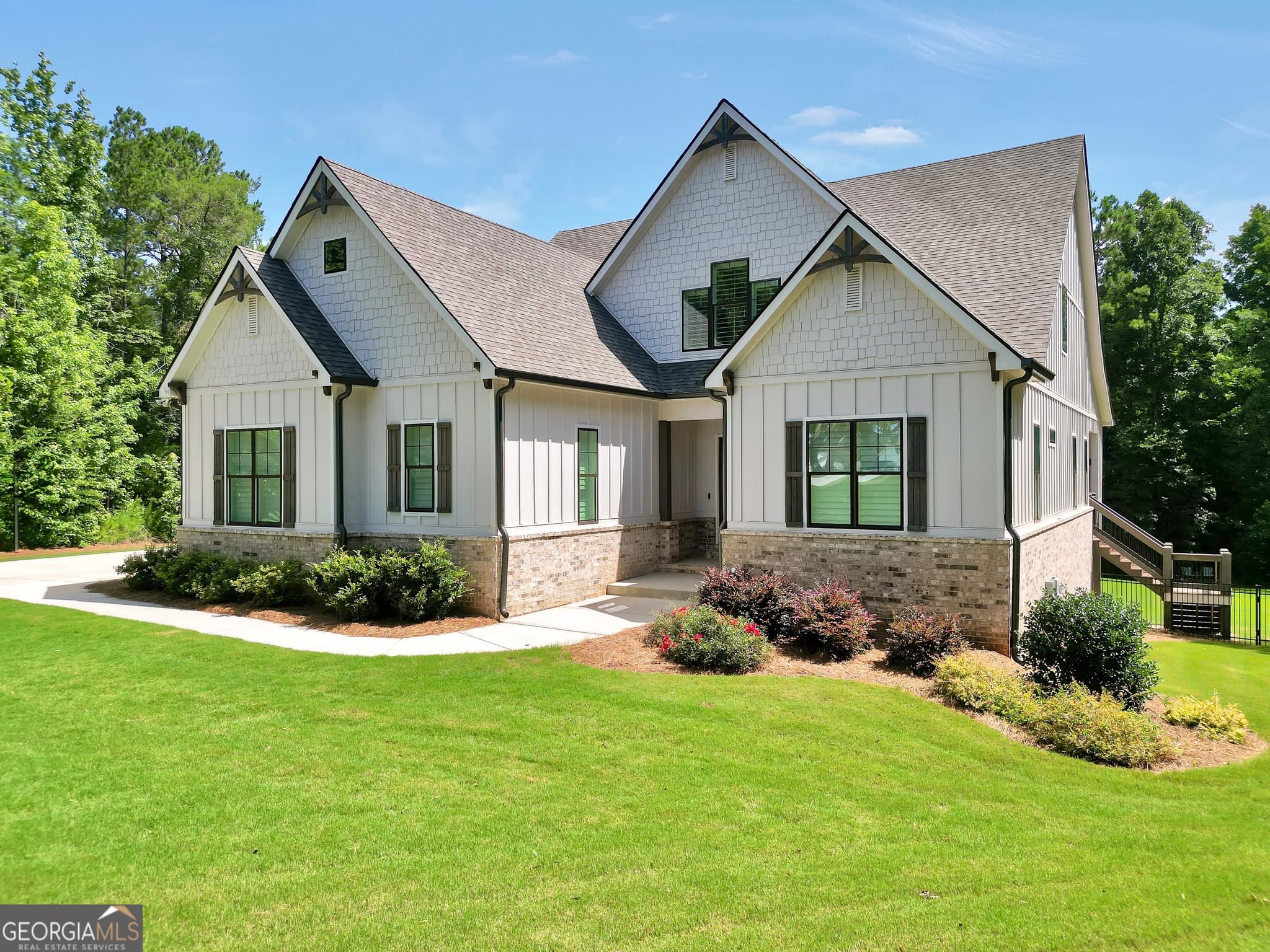 5 bedroom, 4 bathroom, 3,906 sq ft single family residence for sale at 110 Whirlaway Court, Forsyth, GA 31029 — photo 4