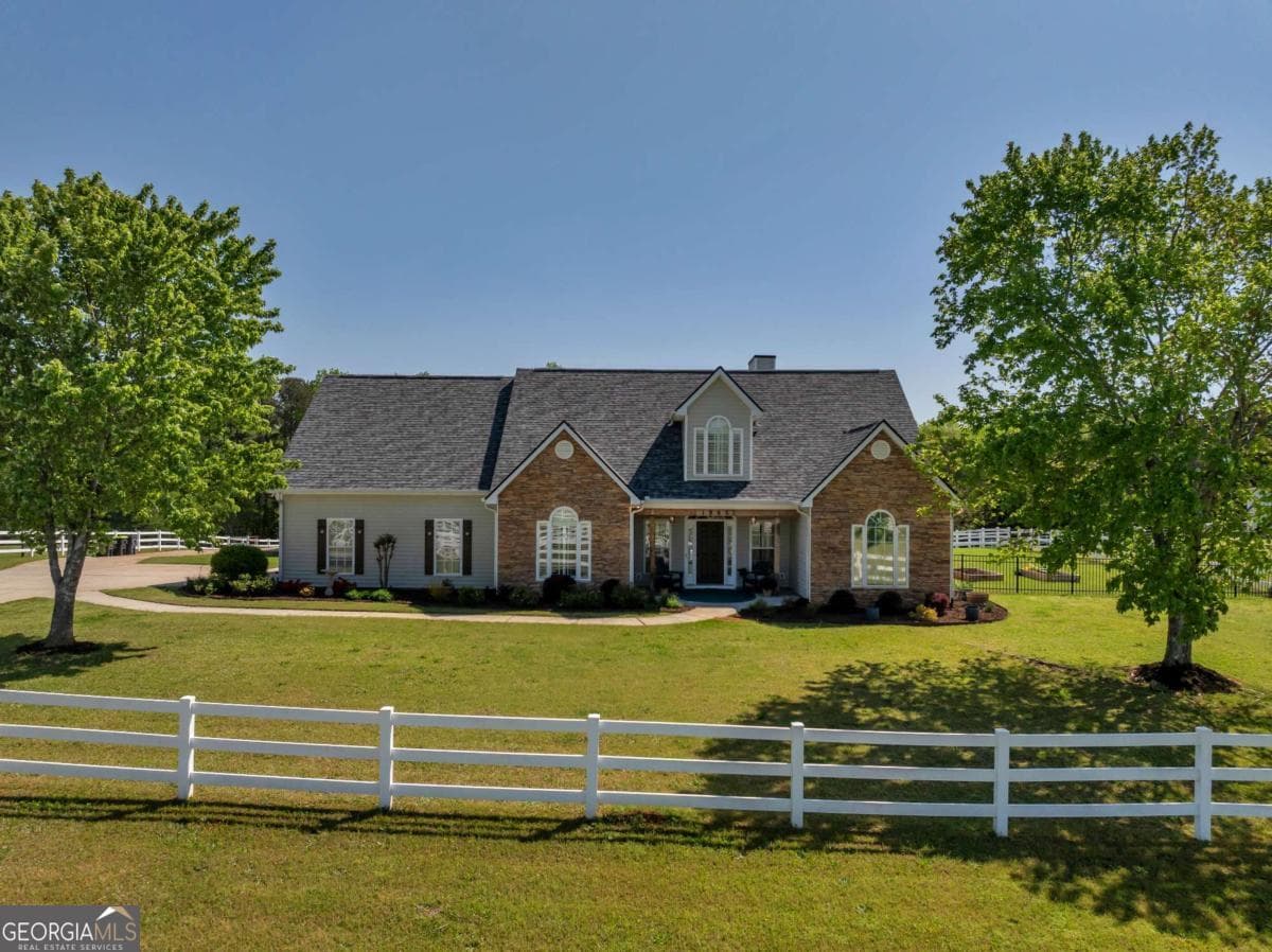 4 bedroom, 2.5 bathroom, 2,855 sq ft single family residence sold at 1965 Roscoe Road, Newnan, GA 30263