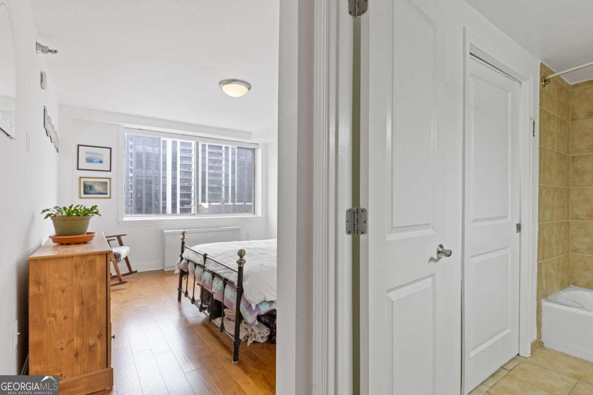1 bedroom, 1.5 bathroom, 837 sq ft condominium for sale at 2479 Peachtree Road 402, Atlanta, GA 30305 — photo 5
