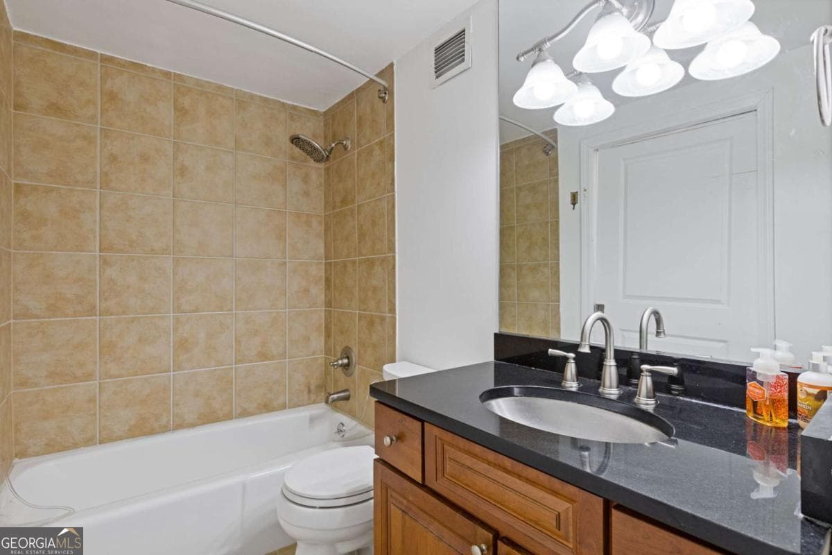 1 bedroom, 1.5 bathroom, 837 sq ft condominium for sale at 2479 Peachtree Road 402, Atlanta, GA 30305 — photo 9