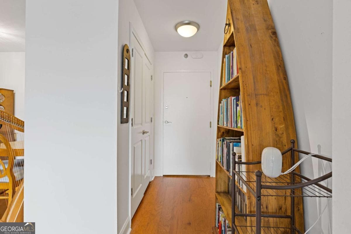 1 bedroom, 1.5 bathroom, 837 sq ft condominium for sale at 2479 Peachtree Road 402, Atlanta, GA 30305 — photo 4