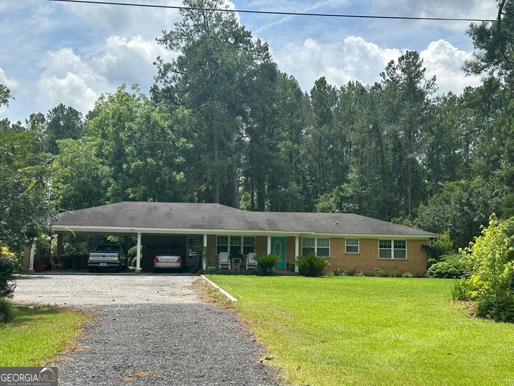 3 bedroom, 1.5 bathroom, 1,832 sq ft single family residence sold at 263 Broxton Highway, Hazlehurst, GA 31539