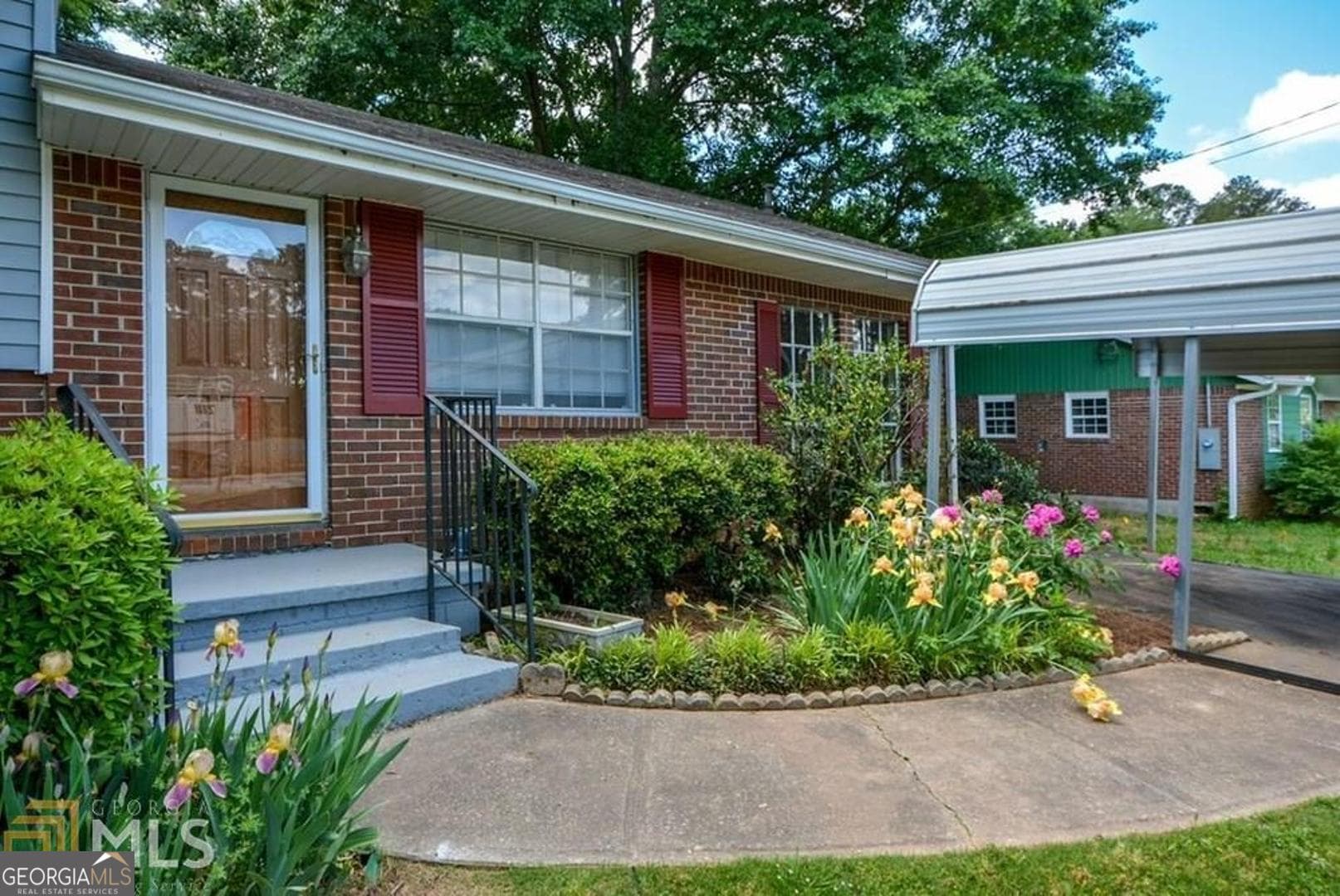 3 bedroom, 1 bathroom, 1,975 sq ft single family residence for sale at 110 Flint River Road, Jonesboro, GA 30238 — photo 1 of 20