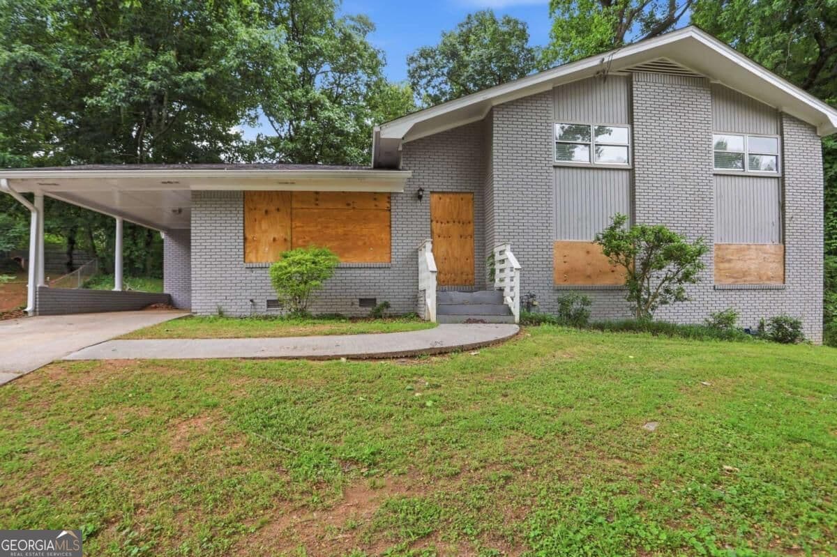 4 bedroom, 2 bathroom, 2,049 sq ft single family residence for sale at 2572 Glenrock Drive, Decatur, GA 30032 — photo 2