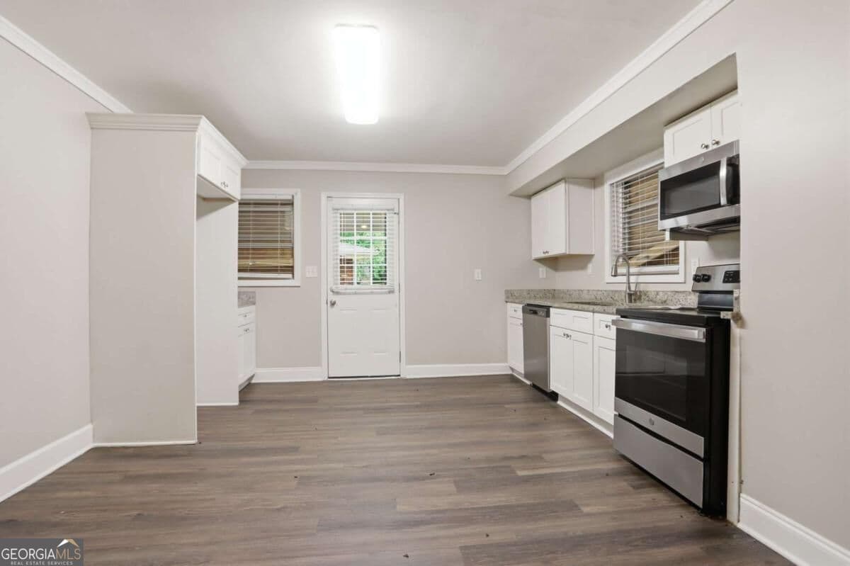 4 bedroom, 2 bathroom, 2,049 sq ft single family residence for sale at 2572 Glenrock Drive, Decatur, GA 30032 — photo 6