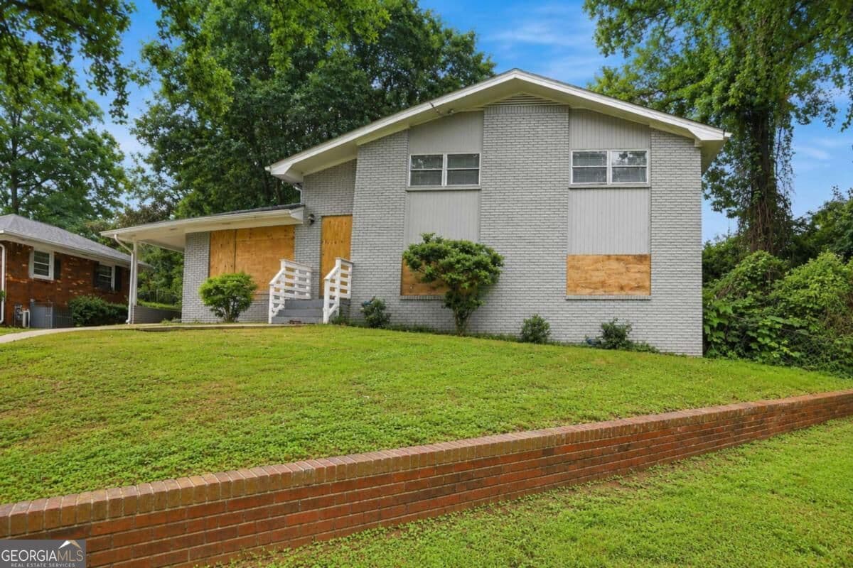 4 bedroom, 2 bathroom, 2,049 sq ft single family residence for sale at 2572 Glenrock Drive, Decatur, GA 30032 — photo 3