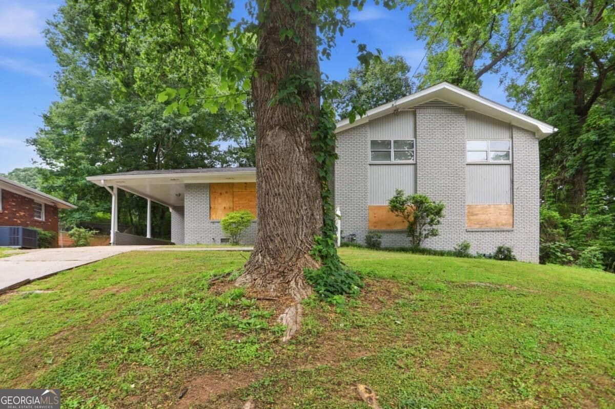 4 bedroom, 2 bathroom, 2,049 sq ft single family residence for sale at 2572 Glenrock Drive, Decatur, GA 30032 — photo 1 of 45