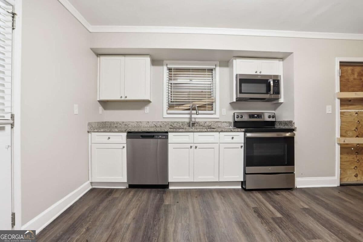 4 bedroom, 2 bathroom, 2,049 sq ft single family residence for sale at 2572 Glenrock Drive, Decatur, GA 30032 — photo 9